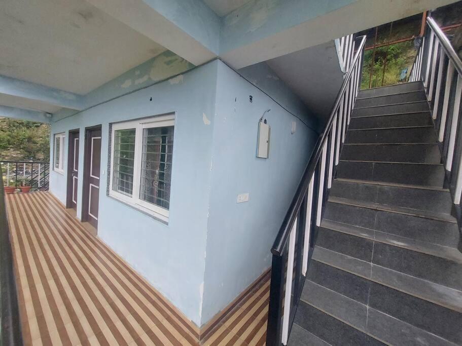 100 Stairs Holiday Home Мусори Екстериор снимка